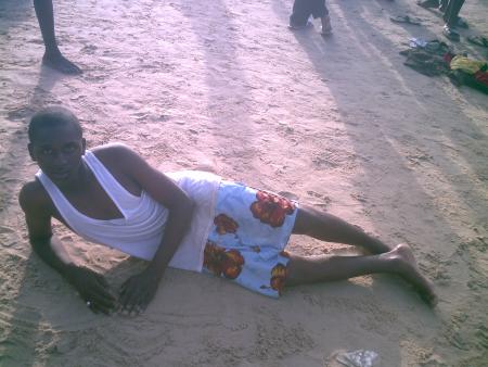 un pe sur le sable
